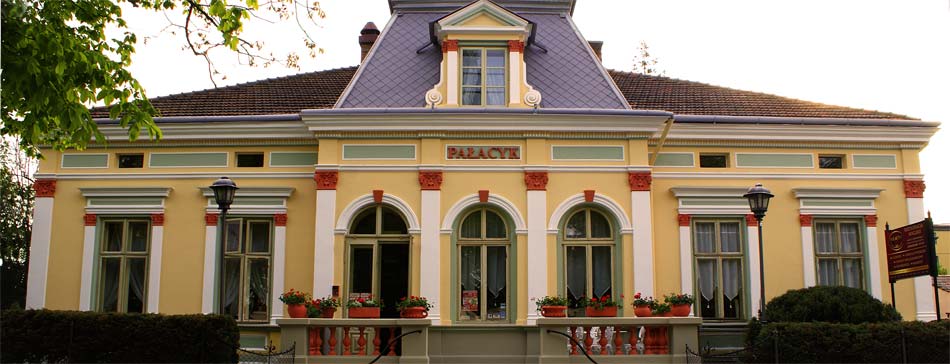 Fasada Pałacyku przy ulicy Paderewskiego w Łańcucie